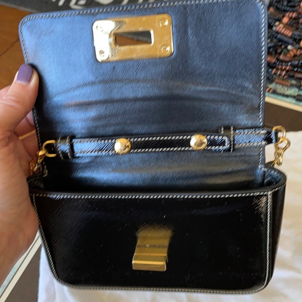 Stunning mini Prada leather cross body bag - Picture 6 of 12
